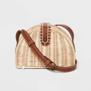 Chic Tan Woven Crossbody Bag